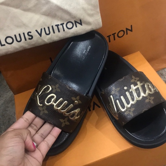 Louis Vuitton Shoes - 🎀Aurhentic Louis Vuitton Slides Size 38🎀